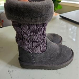 UGG boots size toddler 9